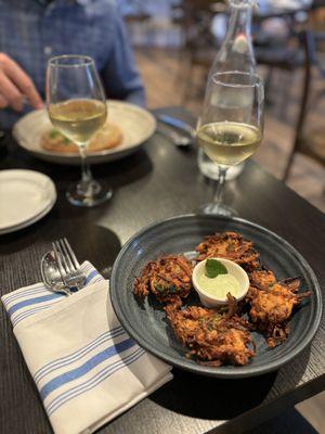 Pakoda with chutney