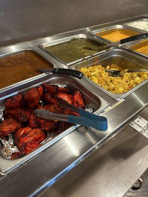 Lunch buffet: Tandoori Chicken, Gobi masala...i