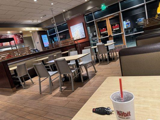 Empty restaurant. 5 employees. But no one can cook your food.