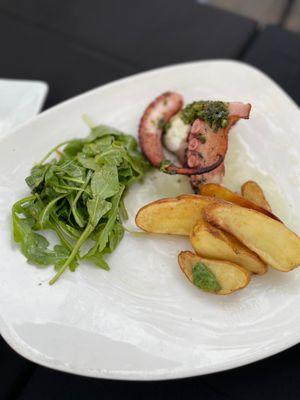 Octopus, potatoes and arugula