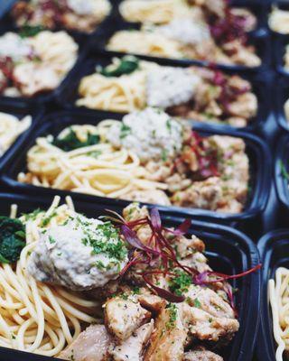 Mushroom chicken cream pasta w/ blanched spinach & spaghetti pasta