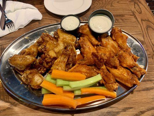 Buffalo Wings (half hot, half honey garlic)