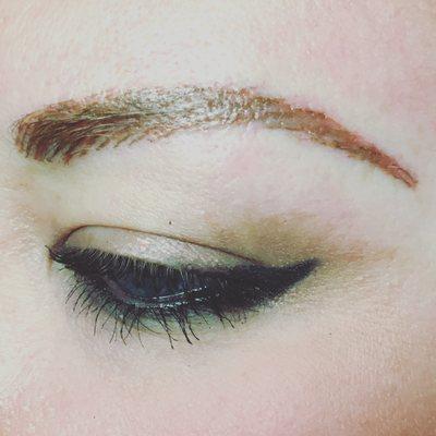 The single-hair brush strokes look great on this permanent makeup eyebrow!