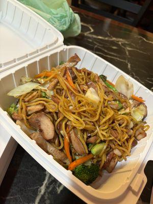 Yakisoba with chicken ~~ also yum!