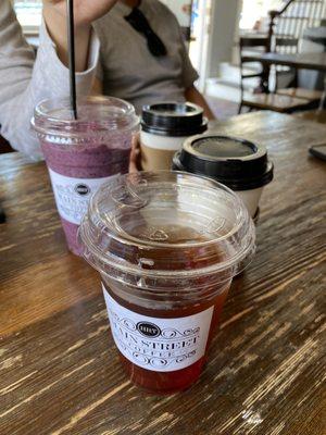 Berry smoothie, iced tea, coffee