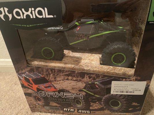 Axial has a new 4-wheel steer 1:24 scale RC car! Super bouncy suspension w/o having to mod it and has a Spektrum remote!