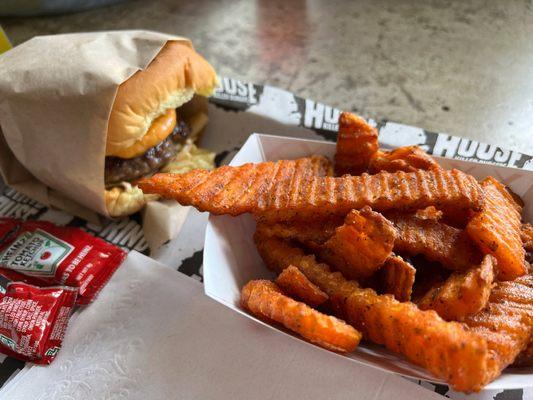 Dixie Burger (junior) & Sweet Potato Fries