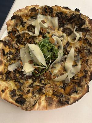 Black & Gold Pizza 5/5