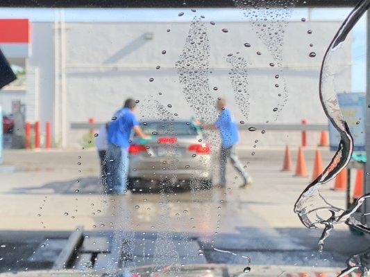 3 employees wiping car dry !!!