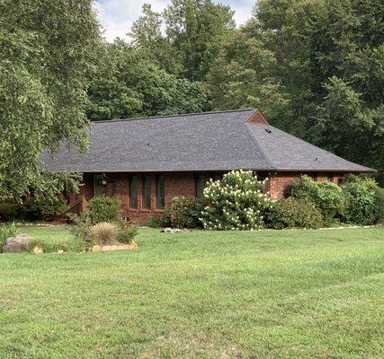 Full roof replacement in Belmont North Carolina.  Owens Corning Oakridge Onyx Black.