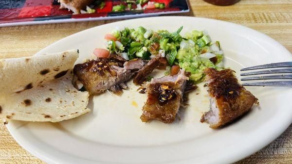 Chicharrón con guacamole