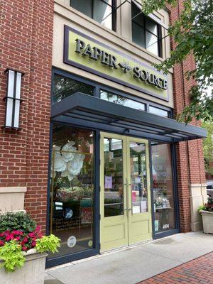 Storefront Fenlon Square in Easton