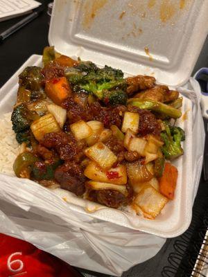 3 entree platter (spicy chicken, mix vegetable, broccoli chicken with white rice)