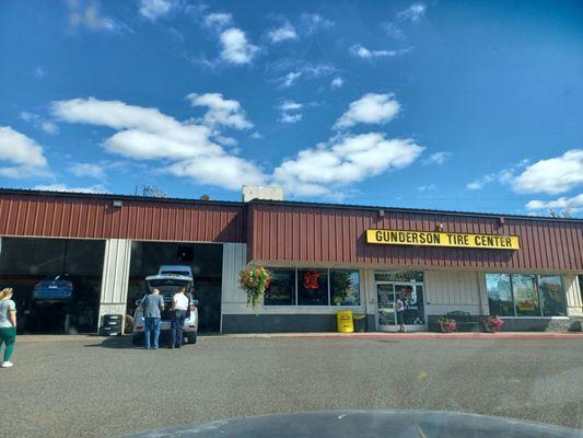 Les Schwab Tire Center