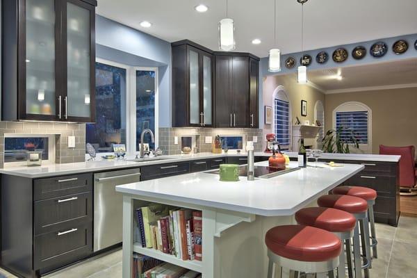 Frosted glass cabinet inserts in Upper Cabinets to left and right of the sink area add visual interest.