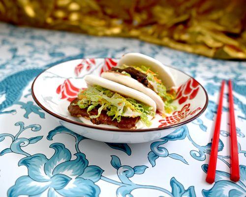 Cauliflower Bao Buns:
General Lee's sauce,
Chinese slaw