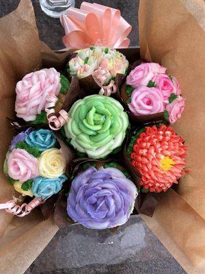 Zios Bakery Seaford, NY artistically designed beautiful cupcakes