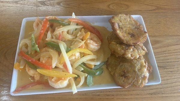 Camarones con tostones