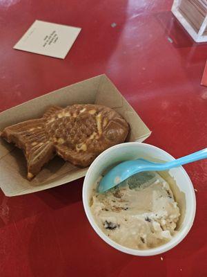 Taiyaki with biscoff filling & ice cream