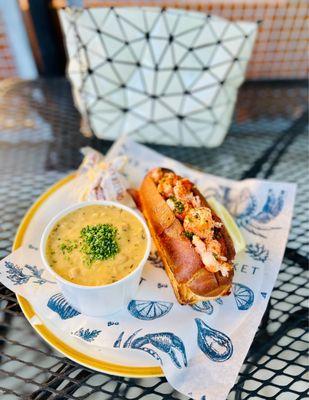 Connecticut lobster roll, chowder