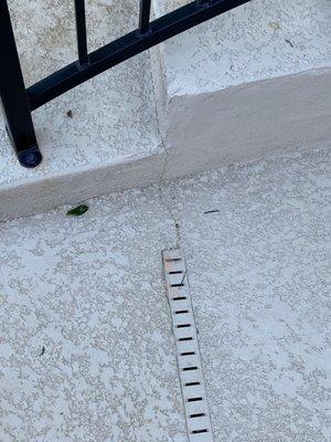 The other side of the cracked stair. Also shows poor coating of sundecking, as the drain is already exposed.