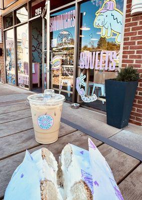 Bagel & cream cheese & latte