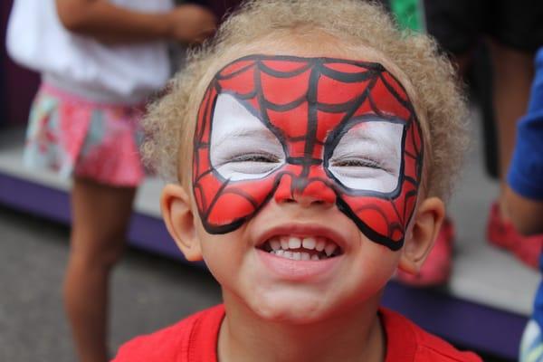 Face painting fun at Como Town!