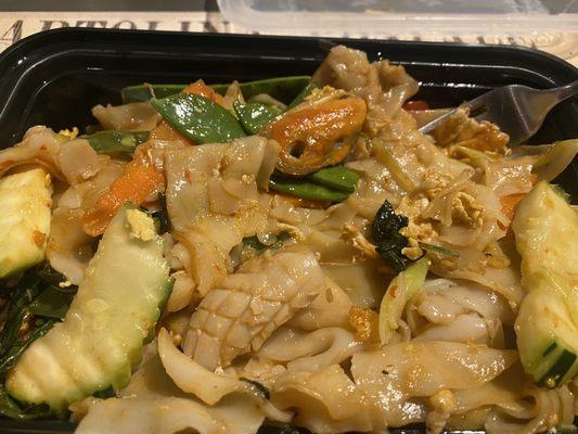 Seafood drunken noodle