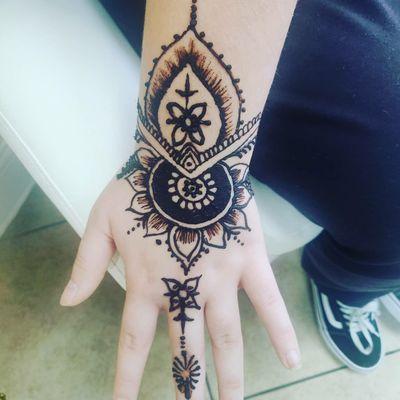 Henna tattoo