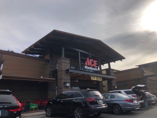 Front entrance of Walnut Creek Ace Hardware.