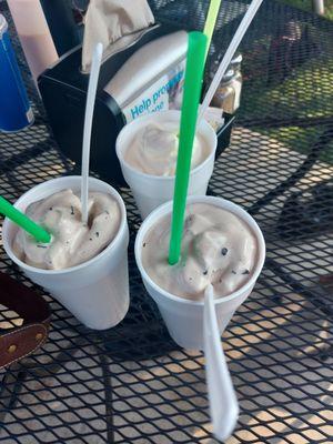 Shakes to die for! We love the buffalo burgers! The whole family enjoys this place.