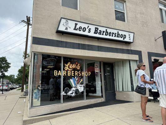 Leo's Barbershop