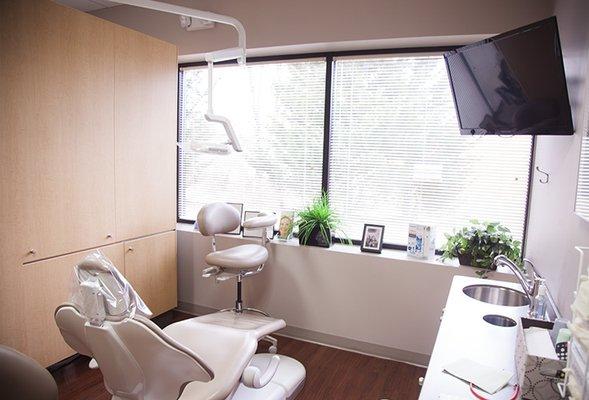 Comfortable and technologically advanced dental treatment room