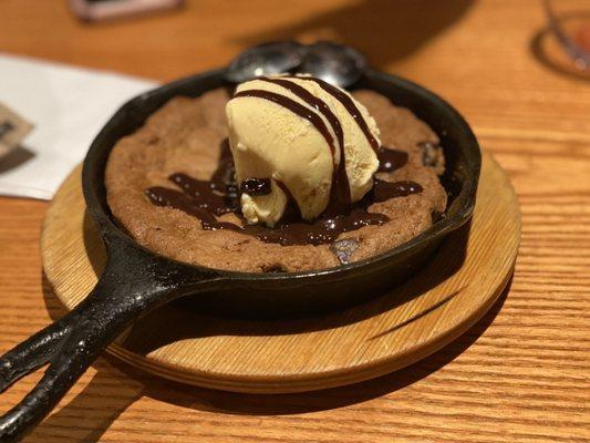 Skillet cookie sundae