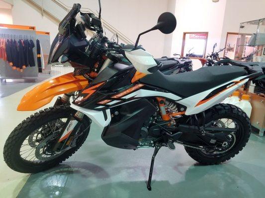 KTM 890 -- what Hubby came to look at