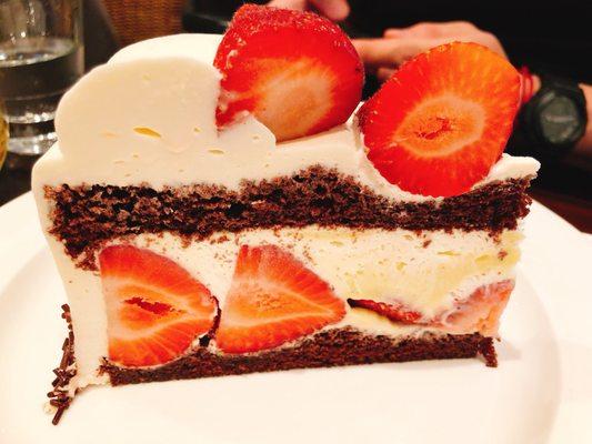 Strawberry chocolate cake