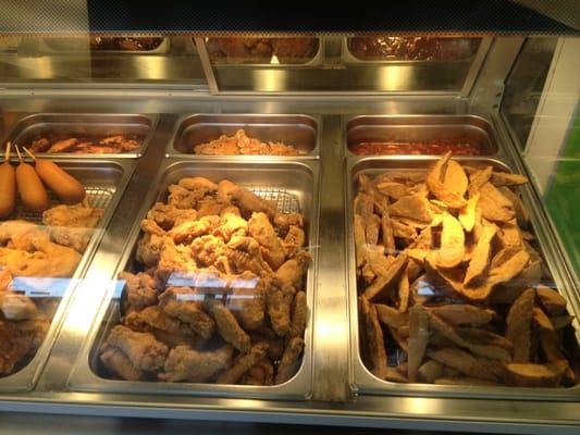 More of the daily selections - Fried Chicken, BBQ Chicken, Fried Drumettes, & Potato Wedges.