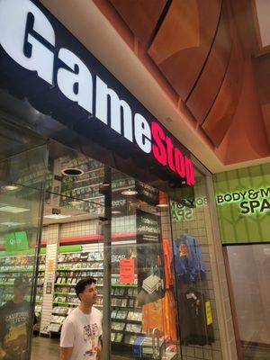 Game Stop Pearlridge