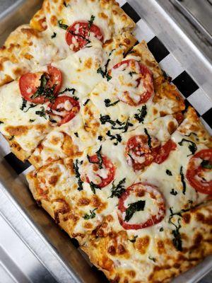 Margherita flatbread pizza