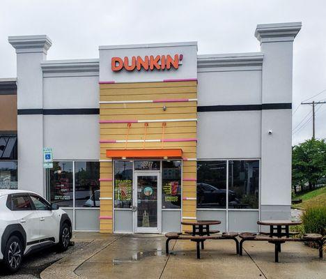 Storefront for Dunkin Halethorpe Lansdowne Station