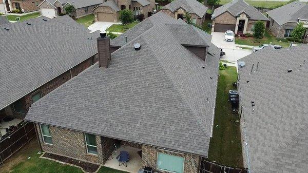 New roof and gutter installation.
Roof: Owens Corning Oakridge (color: Driftwood)