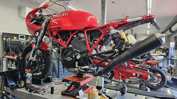 Ducati Service.