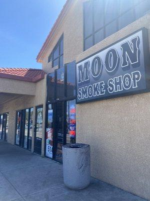 Moon Smoke Shop on the SW corner of Alvernon & Grant Rd