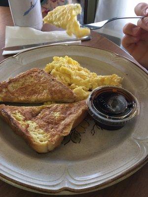 Amazing French Toast with real and elegant maple syrup