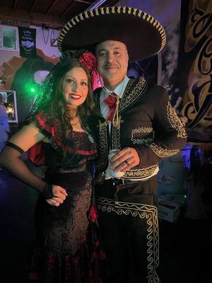 Mariachi  and salsa dancer