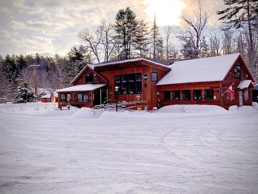 becks welcomes skiers in the winter!