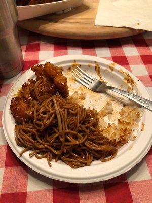 Side Chow Mein ( Noodle ) orange chicken- paper plates and takeout! FANTASTIC!!