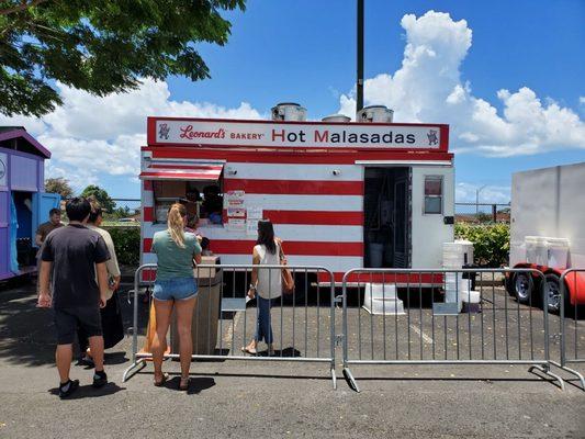 Waiting in line to buy my malasadas.