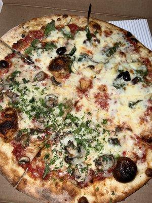 1/2 Spinach, Kalamata Olive and Roasted Garlic Pizza, 1/2 Fresh Mushrooms, Manchego & Herb