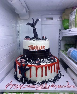 Michael Jackson's Thriller theme birthday cake